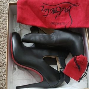 Demina 100 Calf VIP / Black cutout leather booties